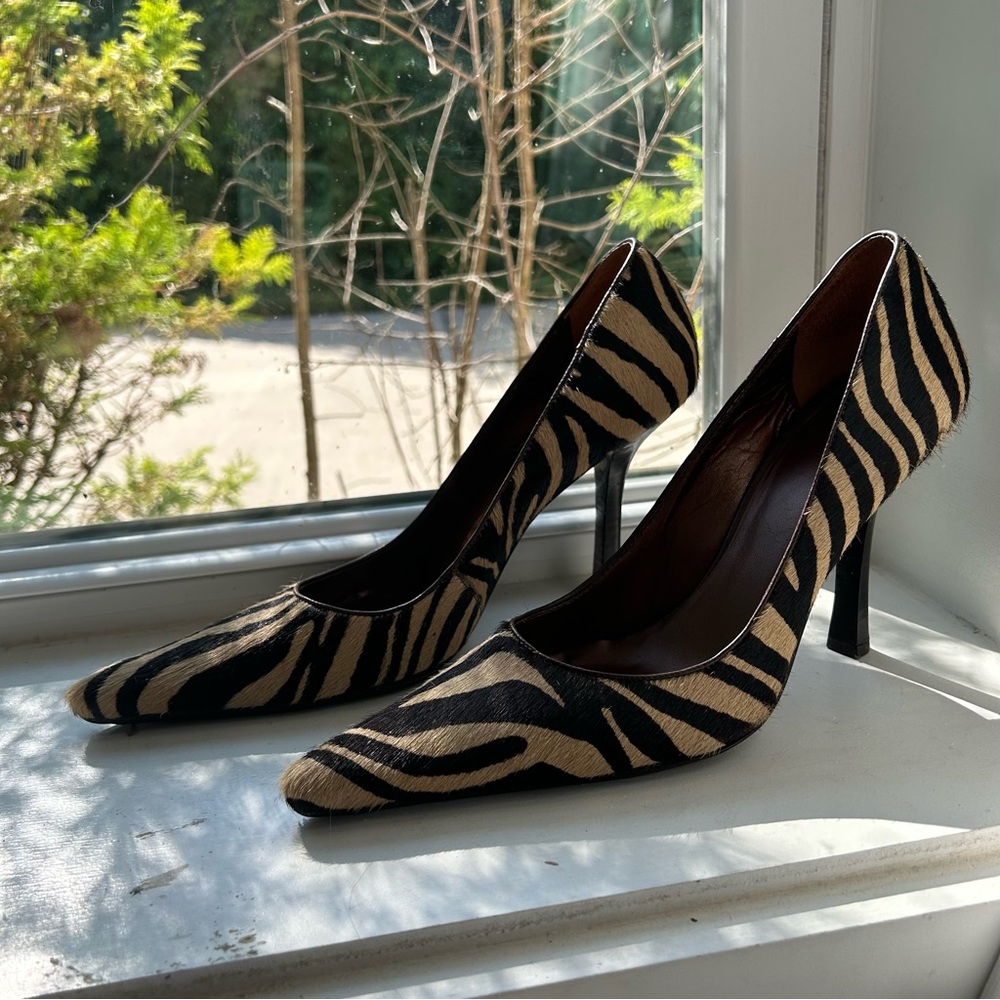 Y2K BCBGMAXAZRIA ZEBRA PUMPS